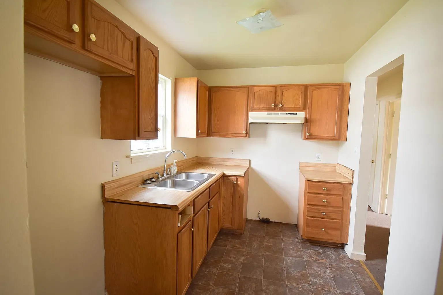 3 bed, 840 sqft, $1,800 — Photo 2