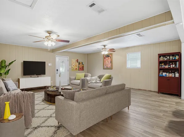 3904 Lakewood Dr, Lake Worth, TX 76135