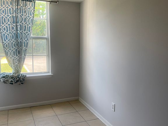 4th image of 129 London Ct