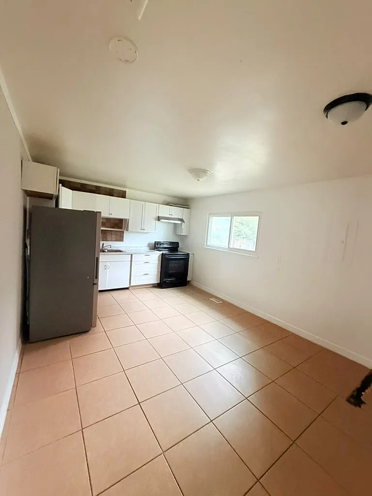 4 bed, 1045 sqft, $1,800 — Photo 3