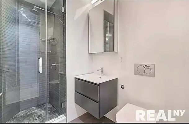 Rented by REAL New York | media 16