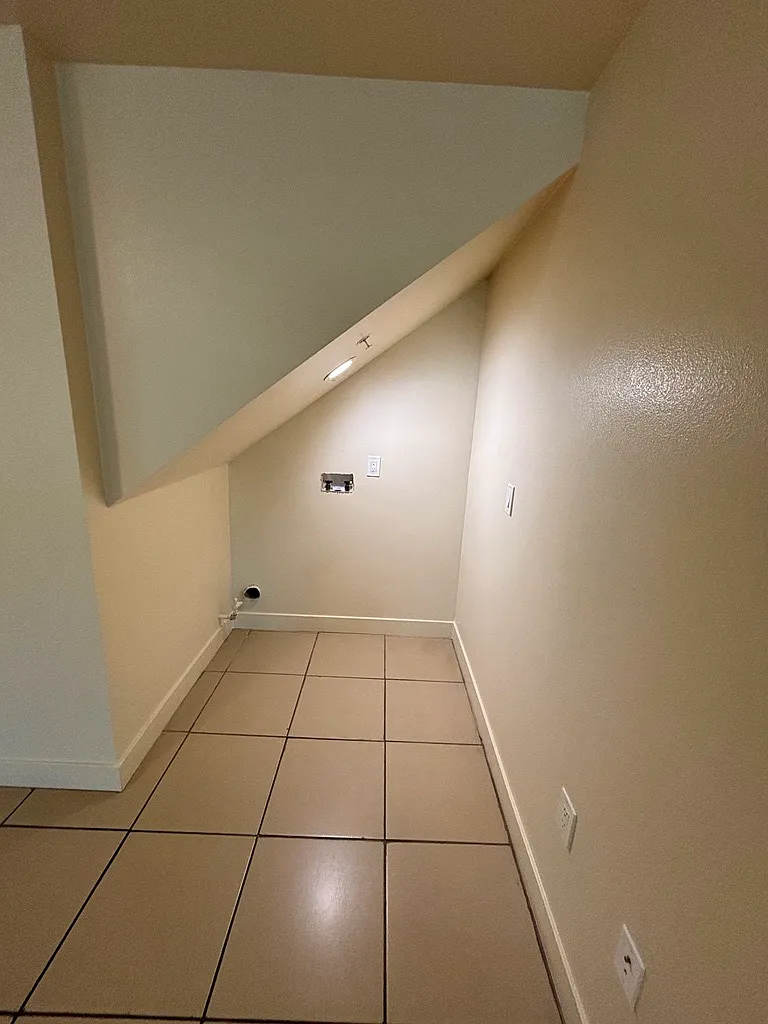 5 bed, 1385 sqft, $3,850 — Photo 3