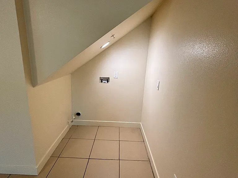 631 1/2 E 116th Pl — Photo 3
