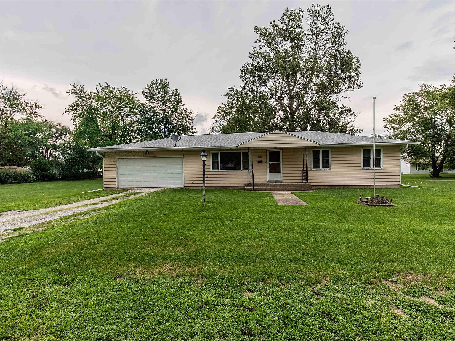 417 SE 7th Ave, Galva, IL 61434 Zillow