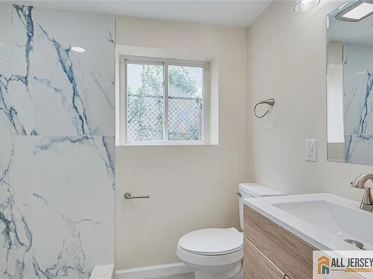 42 Hyde Ave — Photo 4