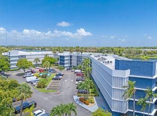 871 NE 195th St APT 402, Miami, FL 33179