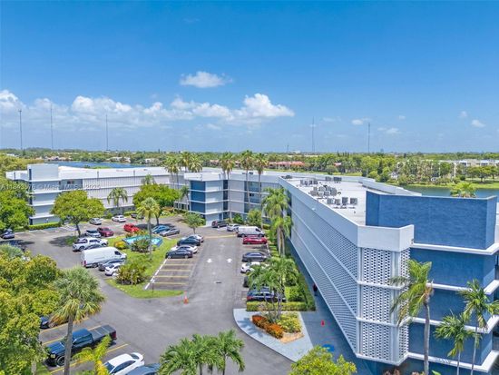 871 NE 195th St APT 402, Miami, FL 33179