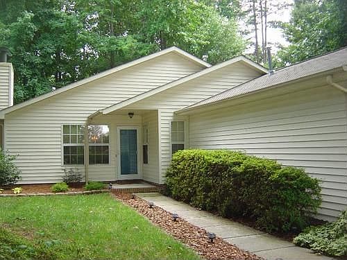 1st image of 145 W Lakefield Dr