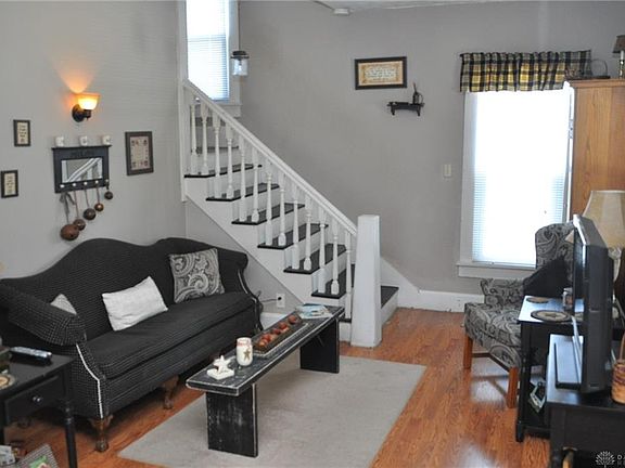 3rd image of 550 W Dow St