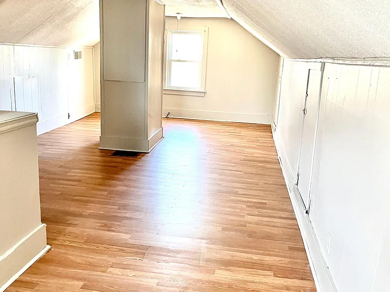 1045 Meadow Ln — Photo 13