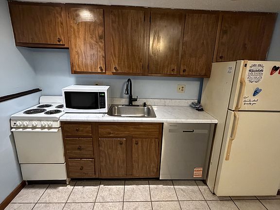 2nd image of 425 W Lawrence Ave #2