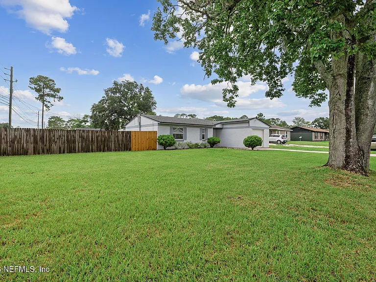 7600 Pheasant Run Dr — Photo 3