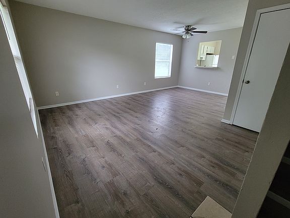 5th image of 630-632 W Country Squire Ct #630
