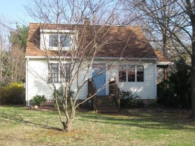 24 High St, Three Bridges, NJ, 08887