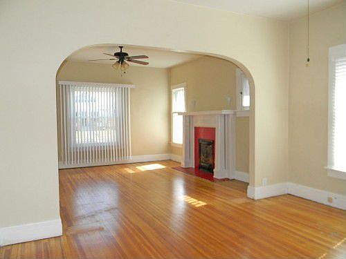 4th image of 2723 N York St