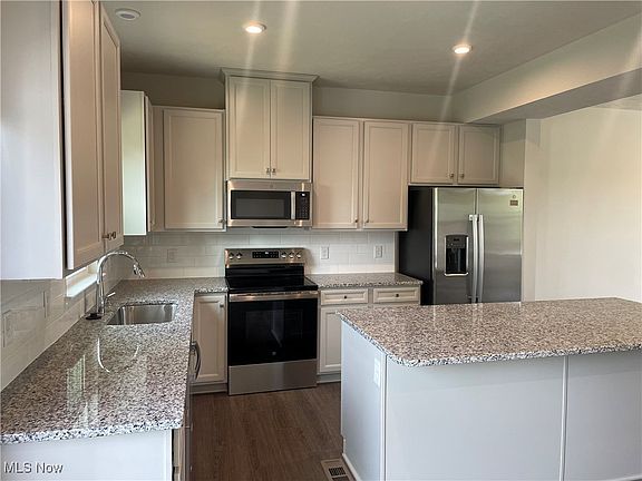 4th image of 1375 Chateau Pl