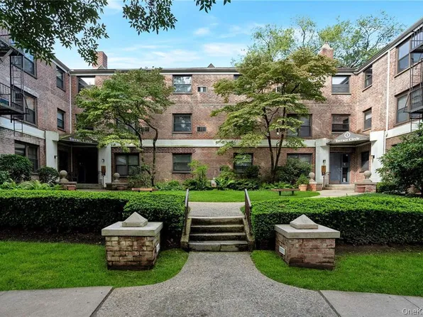 1 terrace Circle #3H, Great Neck, NY 11021