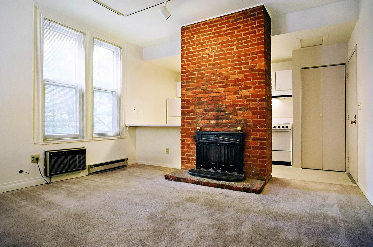 Building Photo - 6328 Howe St #21