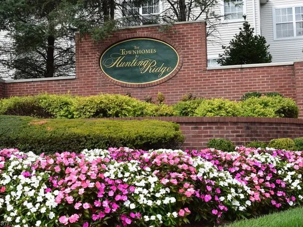 73 Albert Ct, Parsippany, NJ 07054