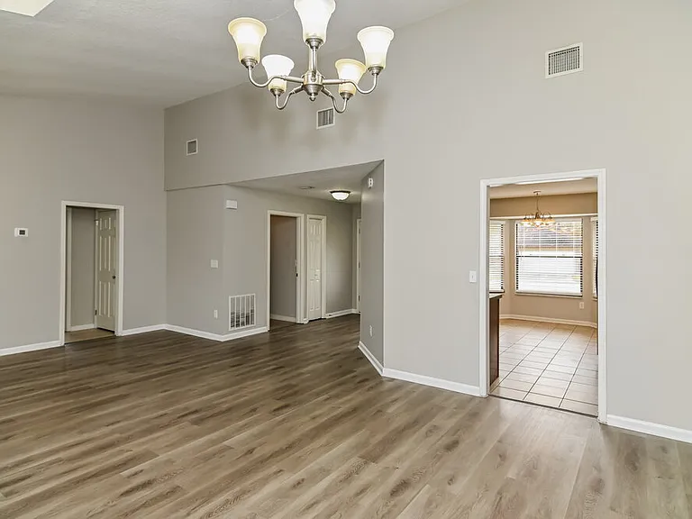 8255 Spencers Trace Dr — Photo 6