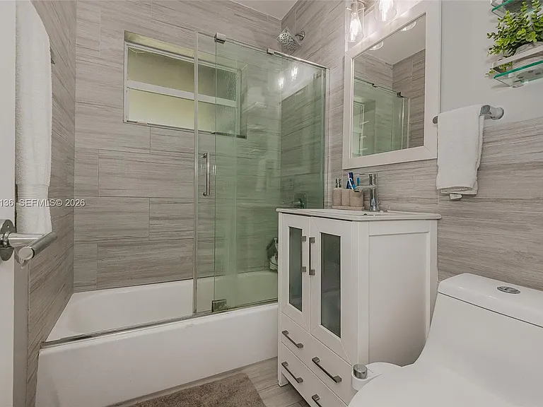 1130 NE 143rd St — Photo 18