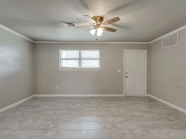 641 SW 15th St — Photo 36