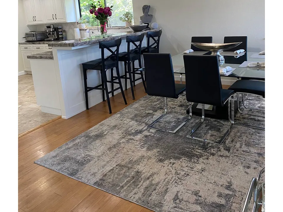 Dining room.