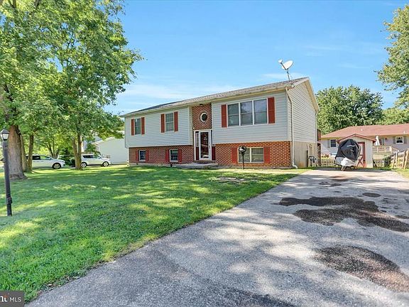 4th image of 22 Cardinal Dr