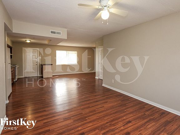 3rd image of 4013 Commonwealth Dr