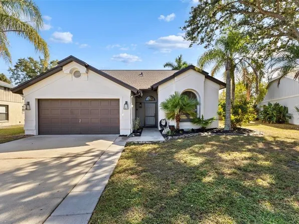 719 50th St E, Bradenton, FL 34208