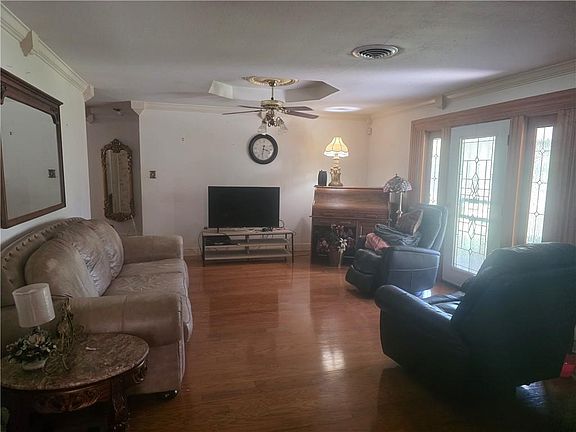 3rd image of 8136 Franwood Dr