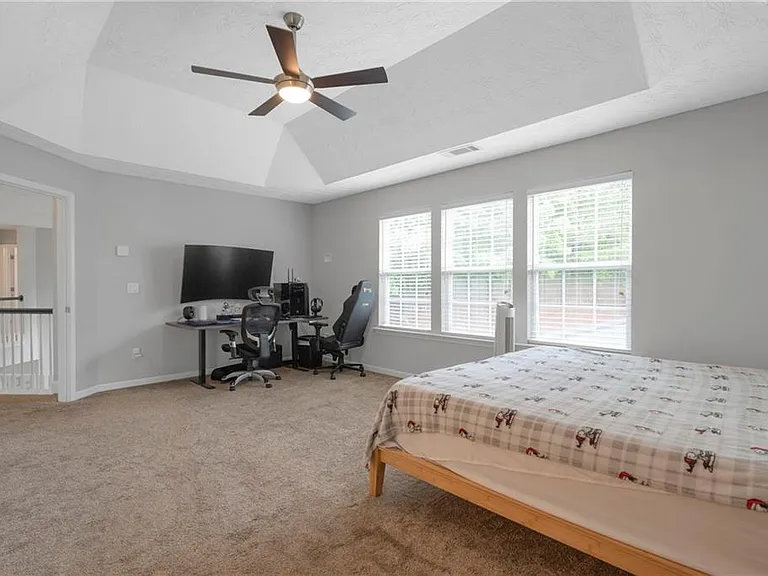 709 Roxholly Ln — Photo 18