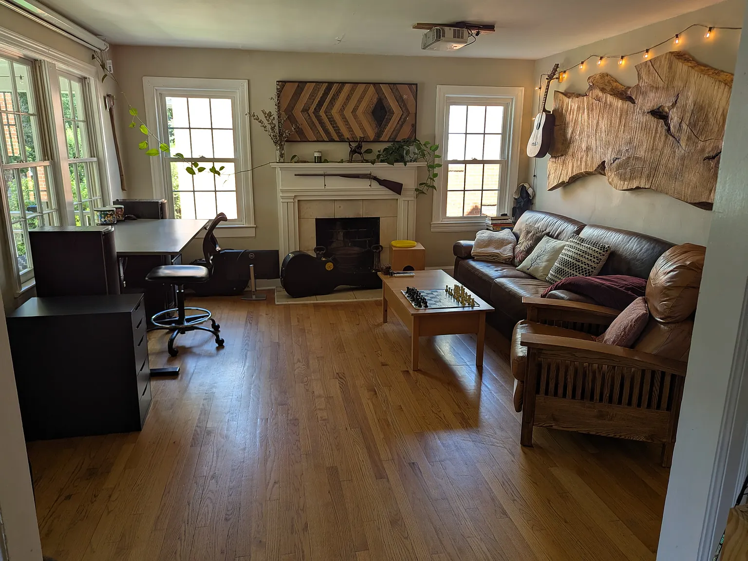 4 bed, 2500 sqft, $850 — Photo 1