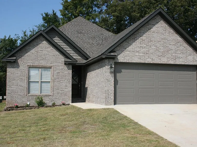 541 Wiregrass Way — Photo 1