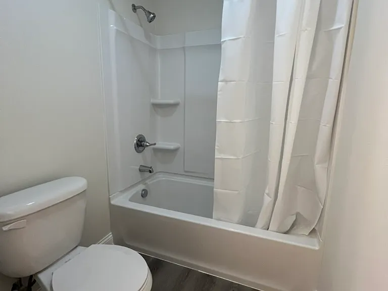 2364 Riverside Dr — Photo 14