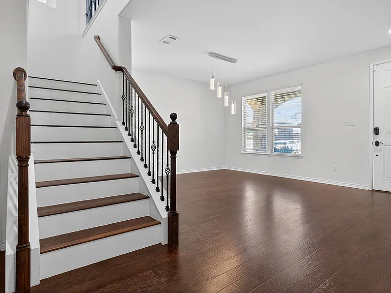 8728 Maple Ridge Trl — Photo 9