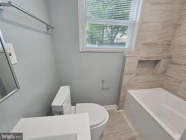 220 University Blvd E — Photo 13