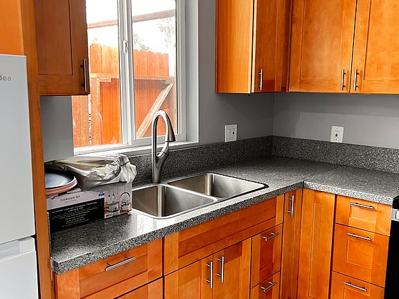 4th image of 10503 Woodley Ave