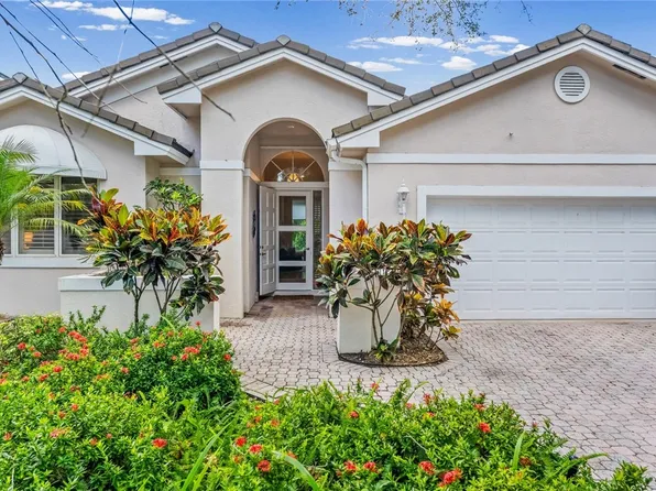 240 S Peppertree Dr, Indian River Shores, FL 32963