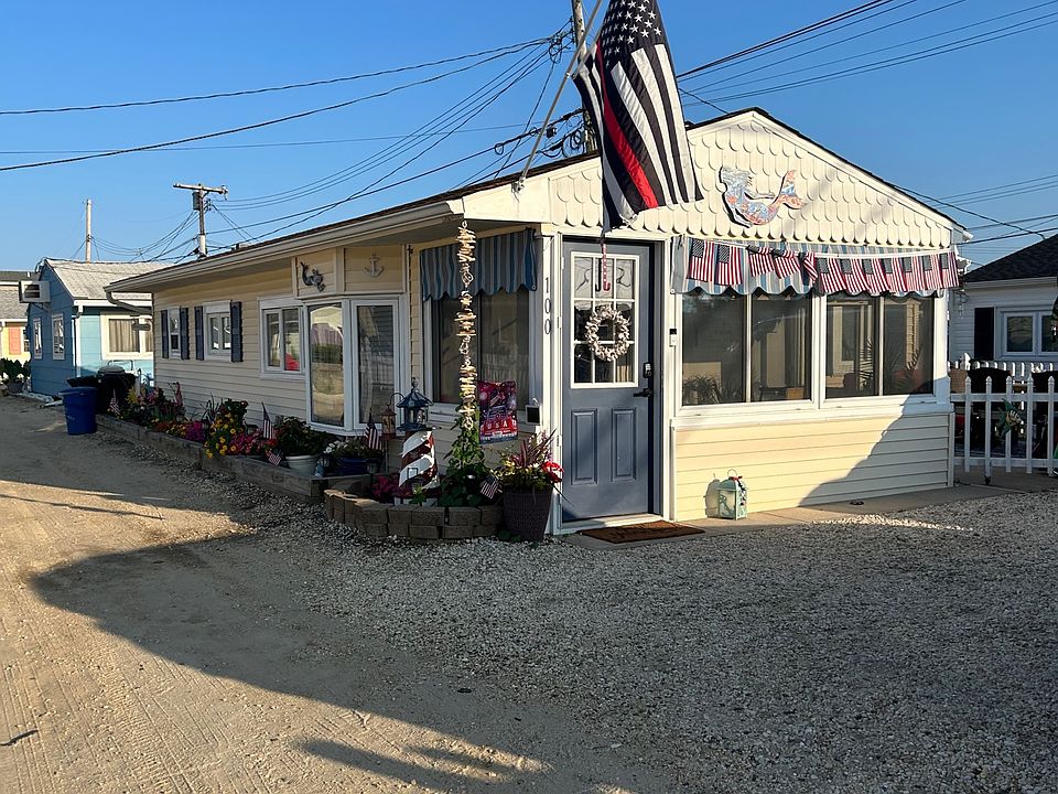 Easy access 1 floor bo ho beach cottage . 3-bedroom beach cottage, 1 block to the beautiful beach or bay