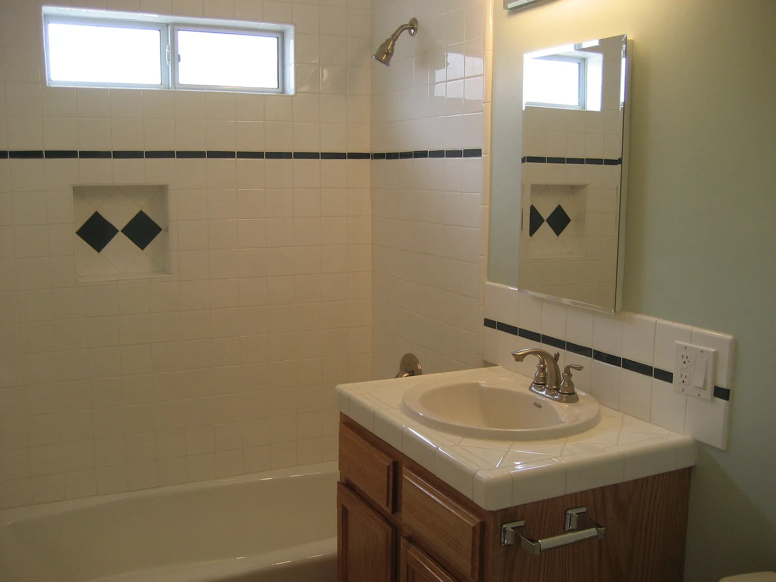 2 bed, 800 sqft, $3,050 — Photo 3