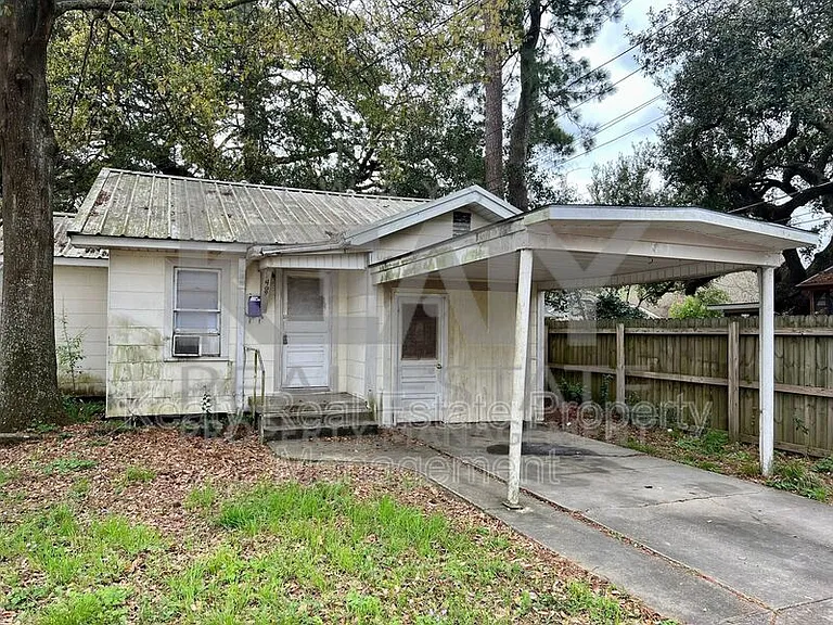 409 Silkwood St — Photo 1