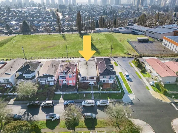4710 Union St, Burnaby, BC V5C 2Y4