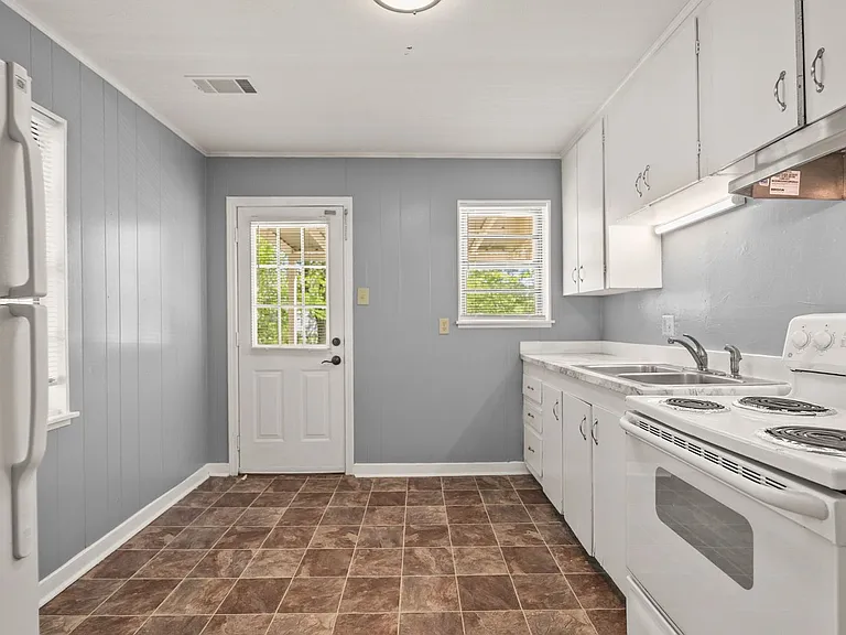 715 Oakwood Dr — Photo 11
