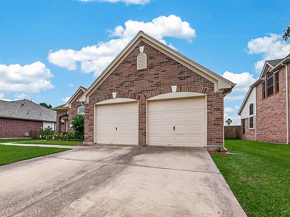 3rd image of 1707 Country Club Cove Dr