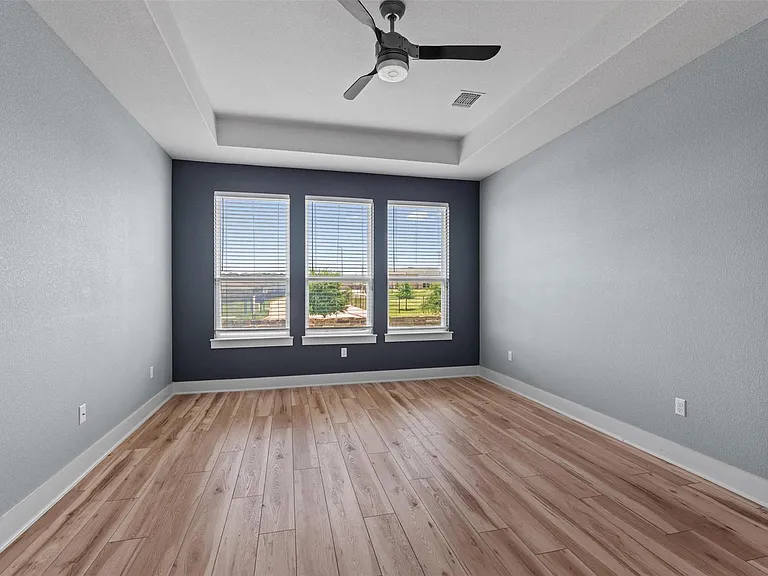 920 Hornsby Holw — Photo 13