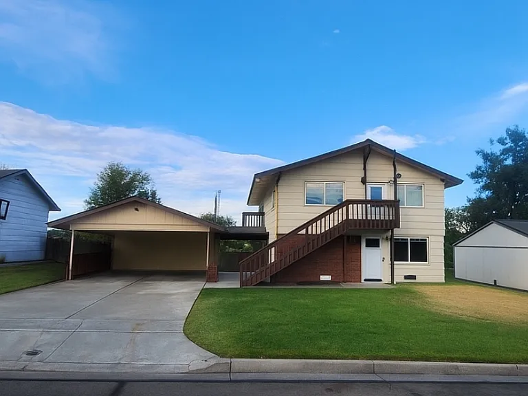470 W Ridgeway Ave — Photo 1