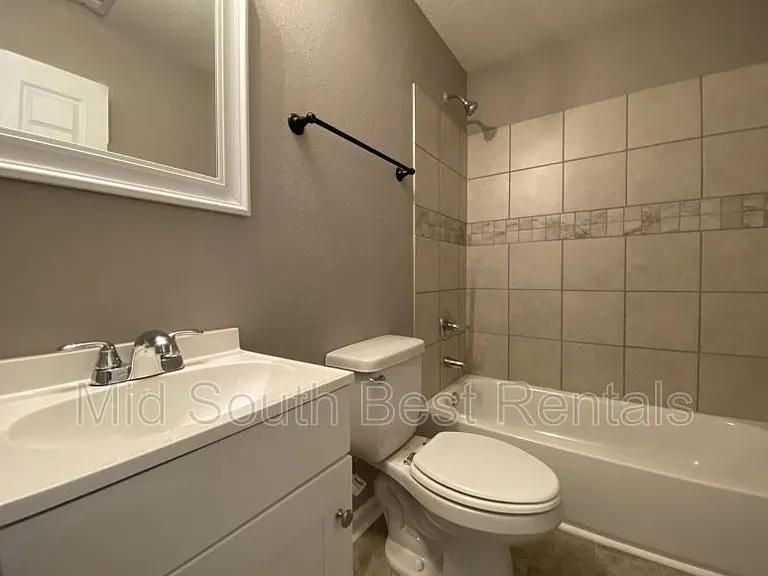 1710 Wolfe St #A — Photo 2