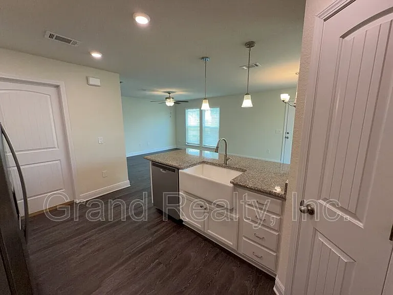 4393 Village Oak Ln — Photo 6