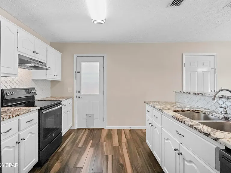 1815 Foster Ave — Photo 3